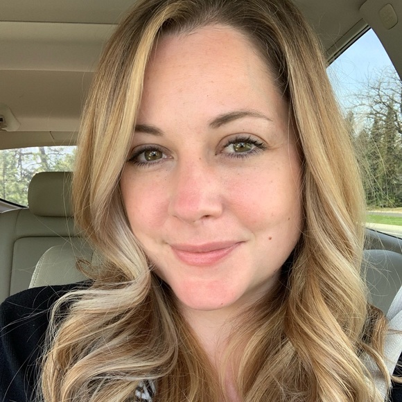 Meet your Posher, Megan - Picture 1 of 2